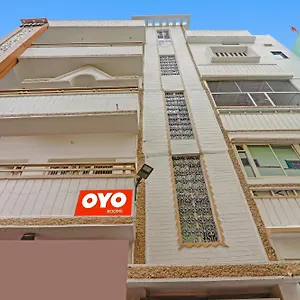 Hotel O Surbhi G House, Varanasi